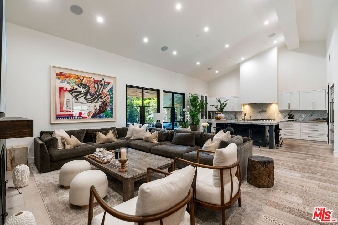 4417 Gentry Ave