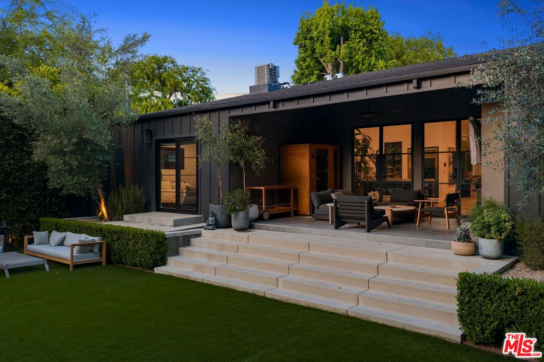 4417 Gentry Ave