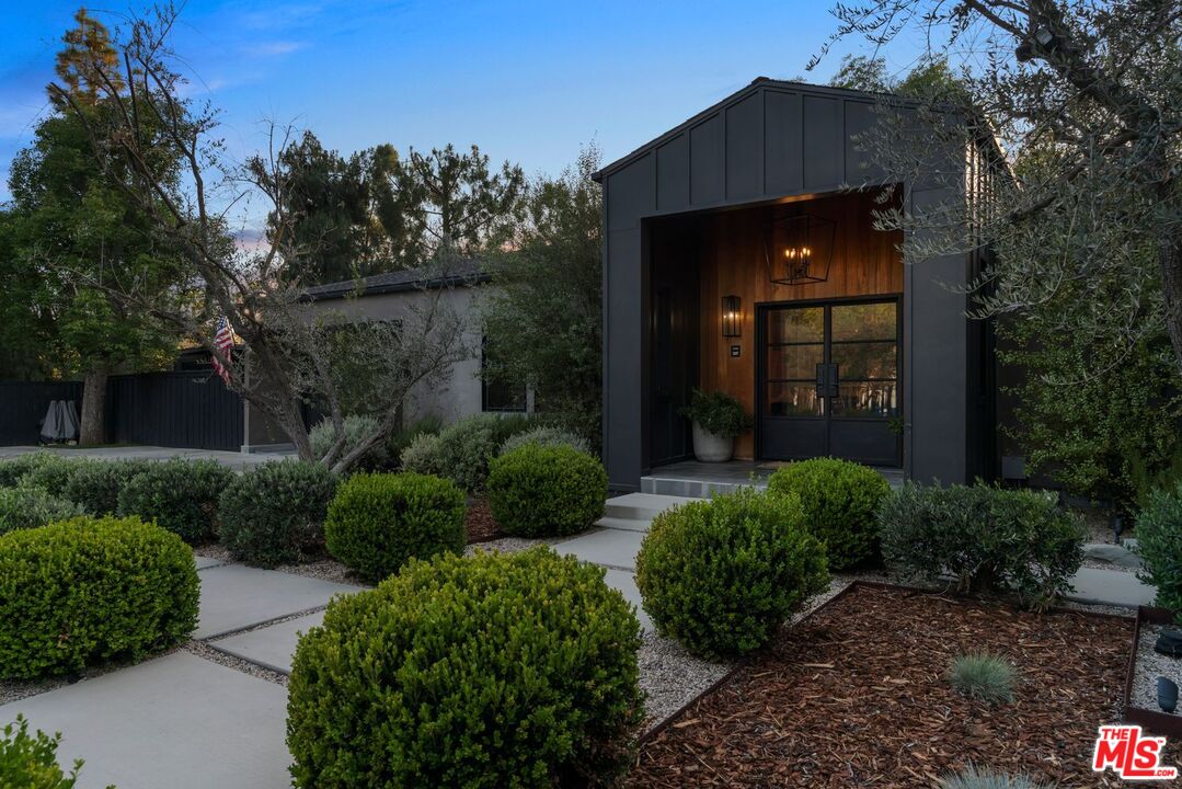 4417 Gentry Ave