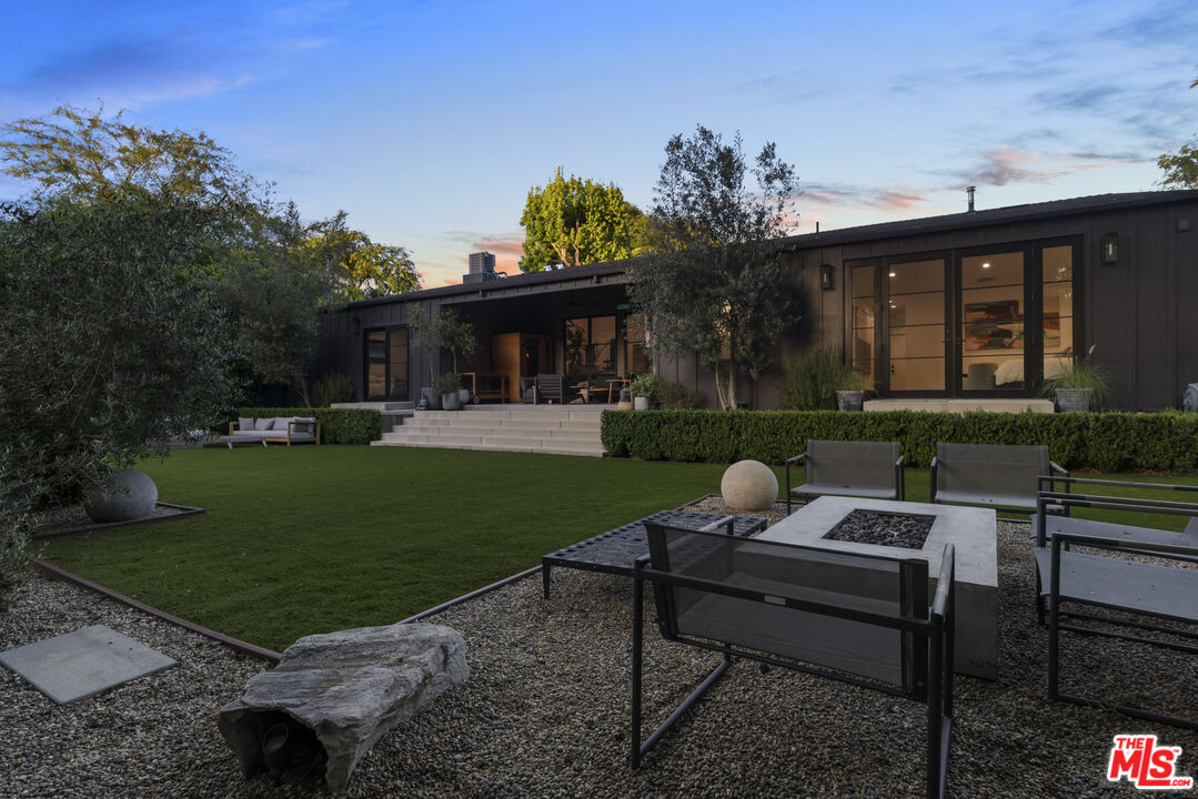 4417 Gentry Ave