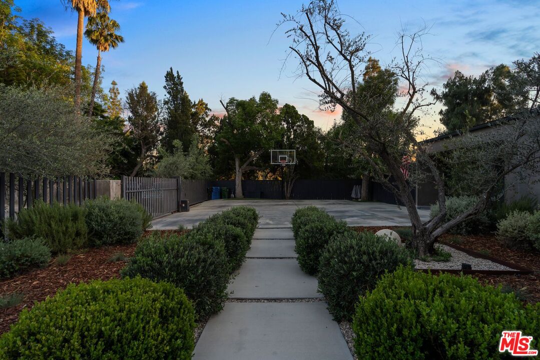 4417 Gentry Ave