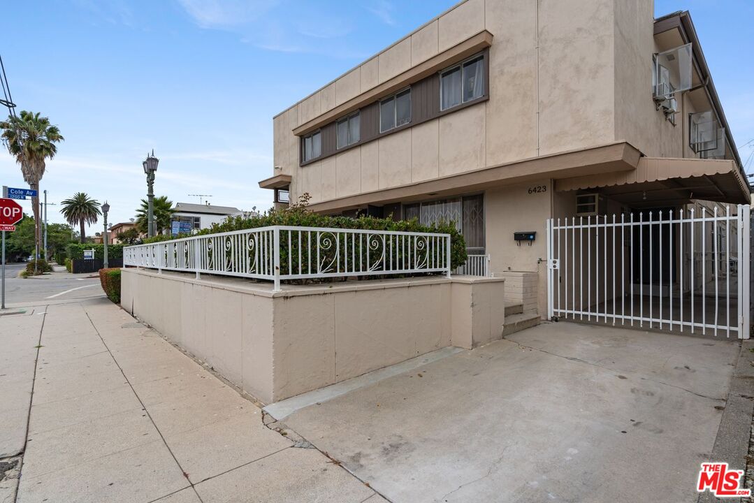 6423 Lexington Ave