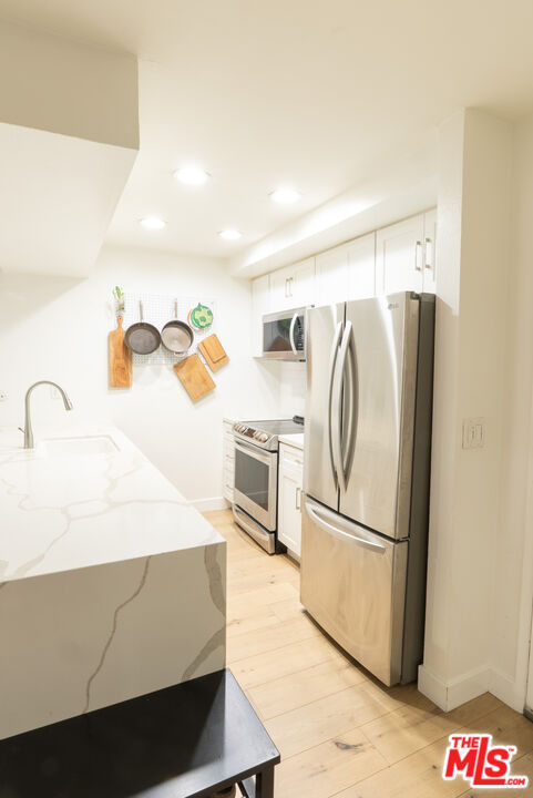 740 N Kings Rd Unit: 122