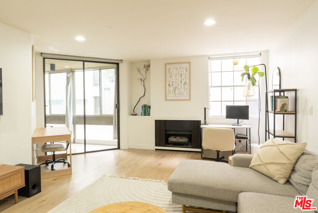 740 N Kings Rd Unit: 122
