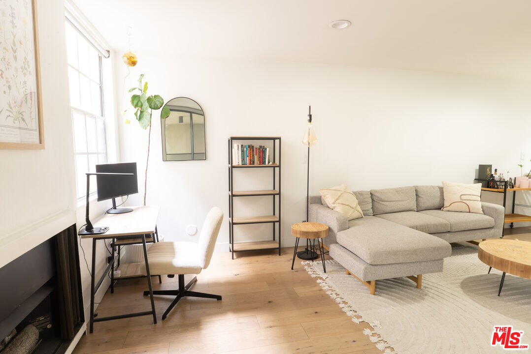740 N Kings Rd Unit: 122