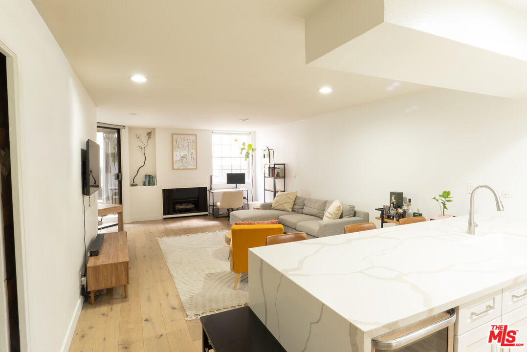 740 N Kings Rd Unit: 122