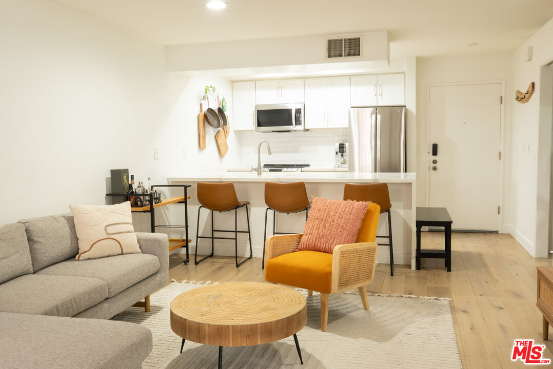 740 N Kings Rd Unit: 122