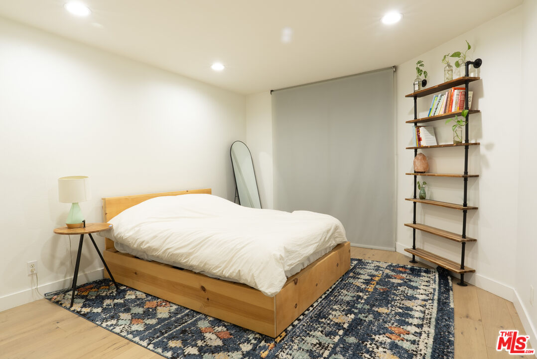 740 N Kings Rd Unit: 122