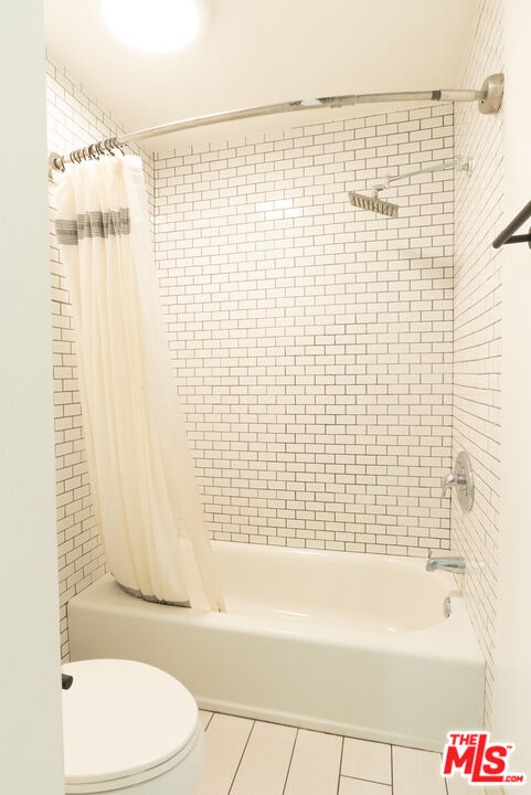 740 N Kings Rd Unit: 122