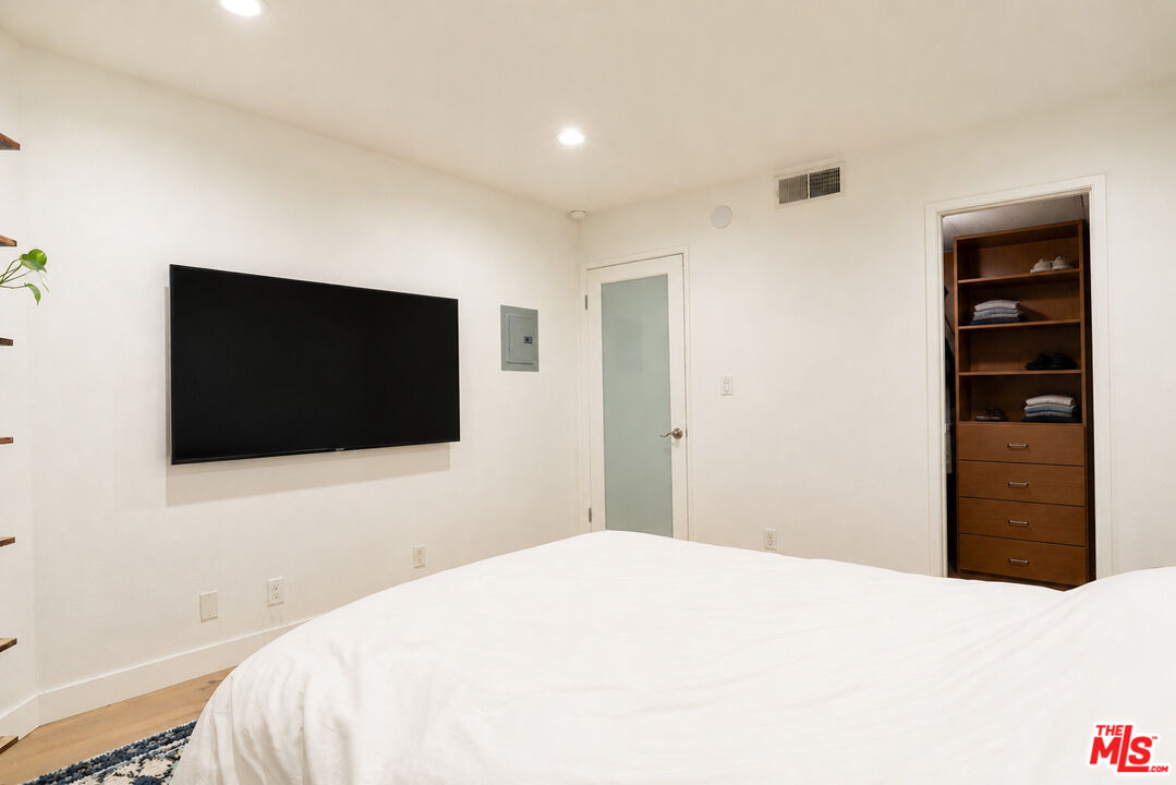 740 N Kings Rd Unit: 122