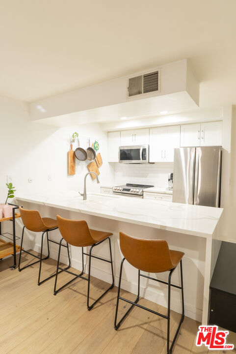 740 N Kings Rd Unit: 122