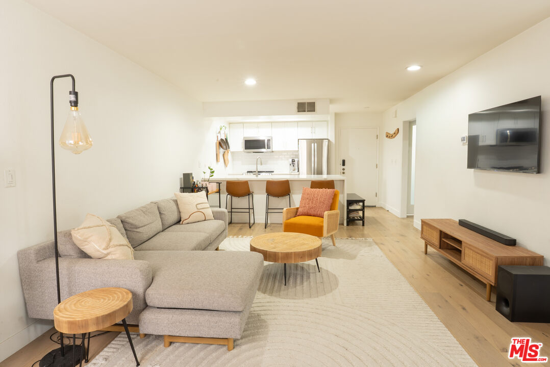740 N Kings Rd Unit: 122