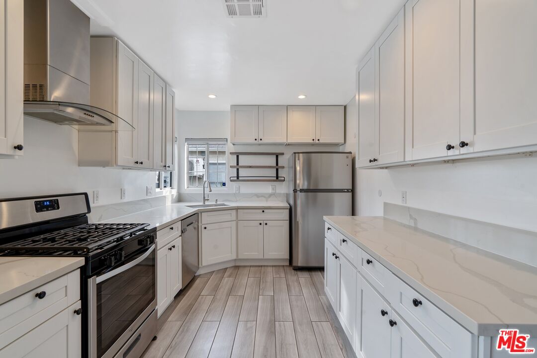 6711 Saint Clair Ave