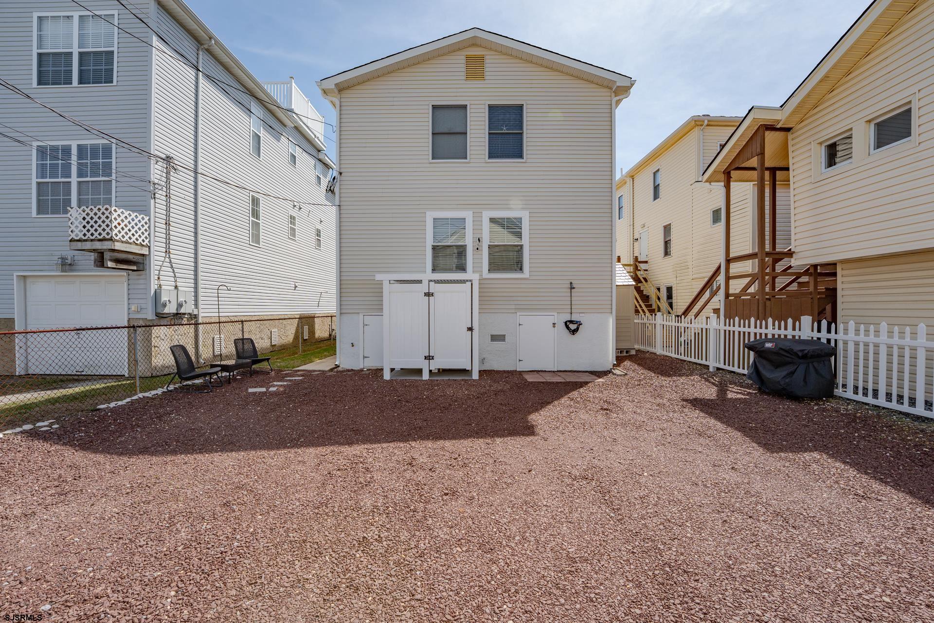 928 Bay Ave Unit: 1