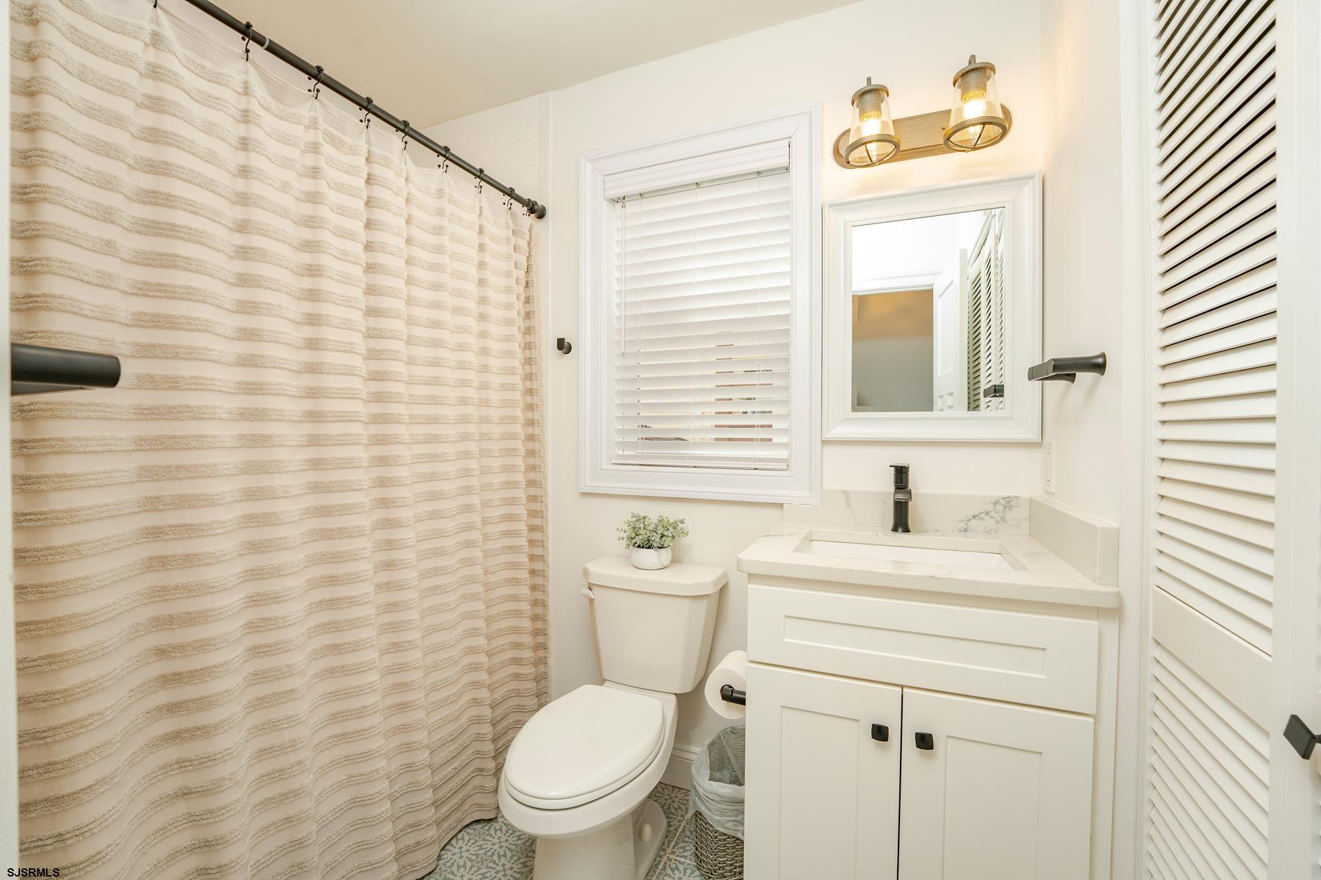 928 Bay Ave Unit: 1