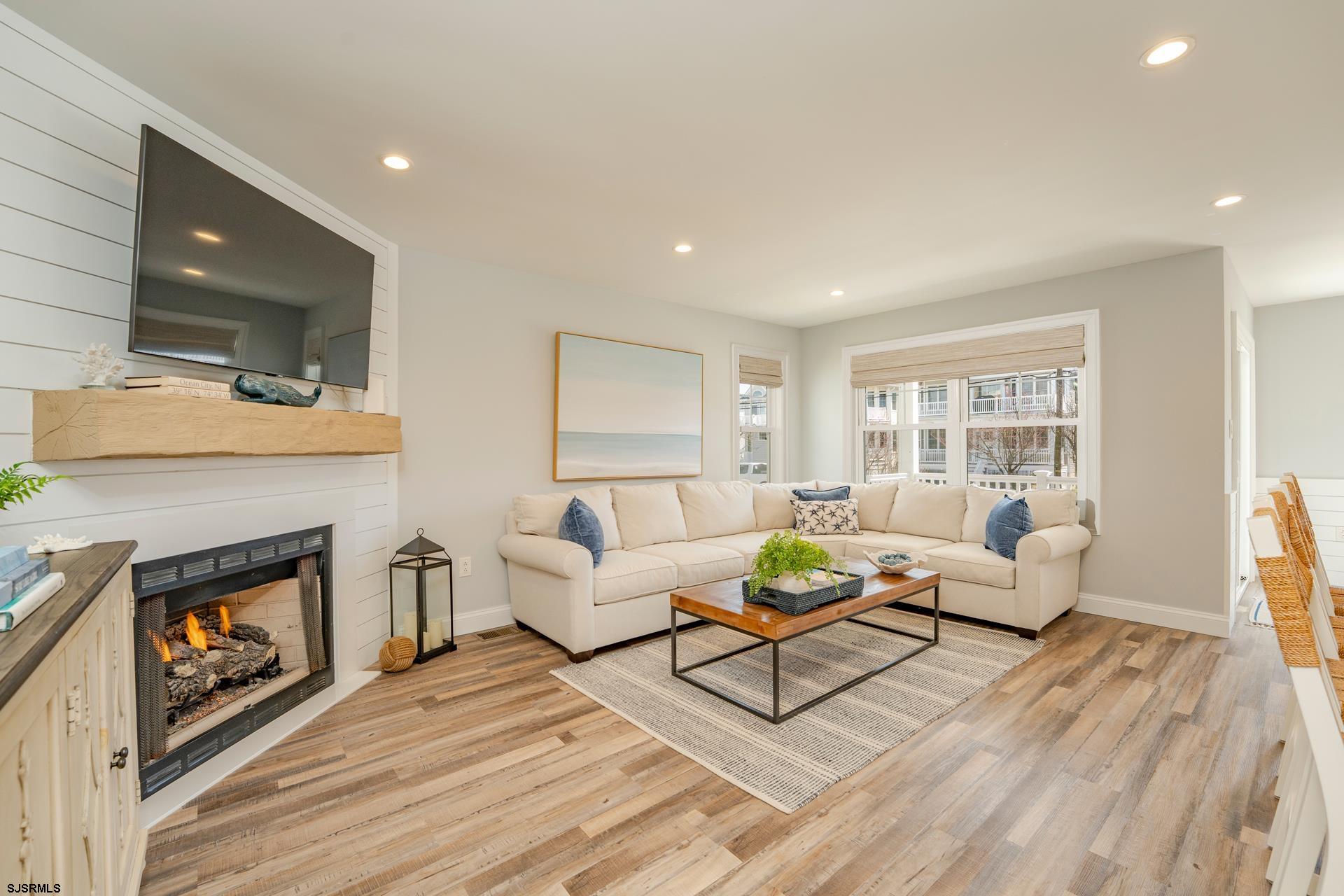 928 Bay Ave Unit: 1