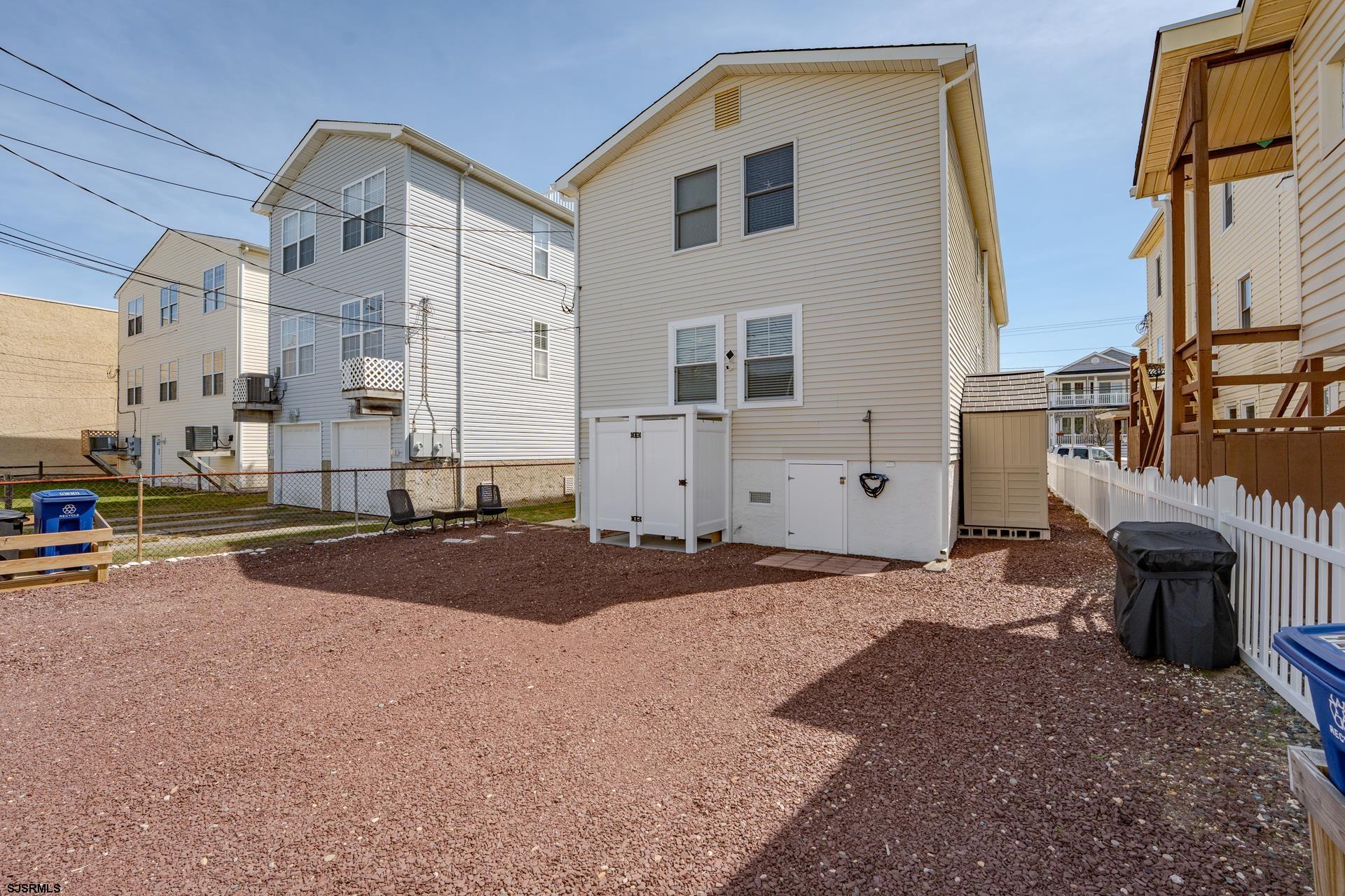 928 Bay Ave Unit: 1