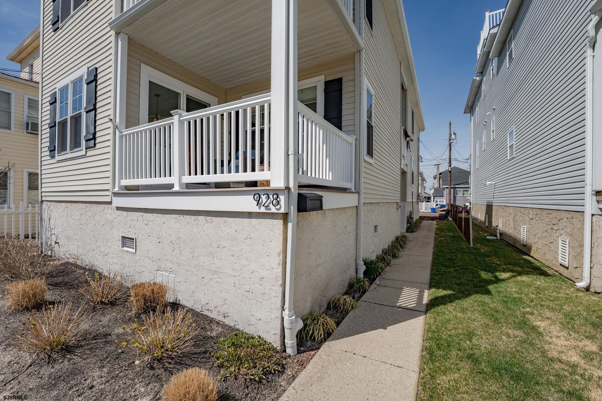 928 Bay Ave Unit: 1
