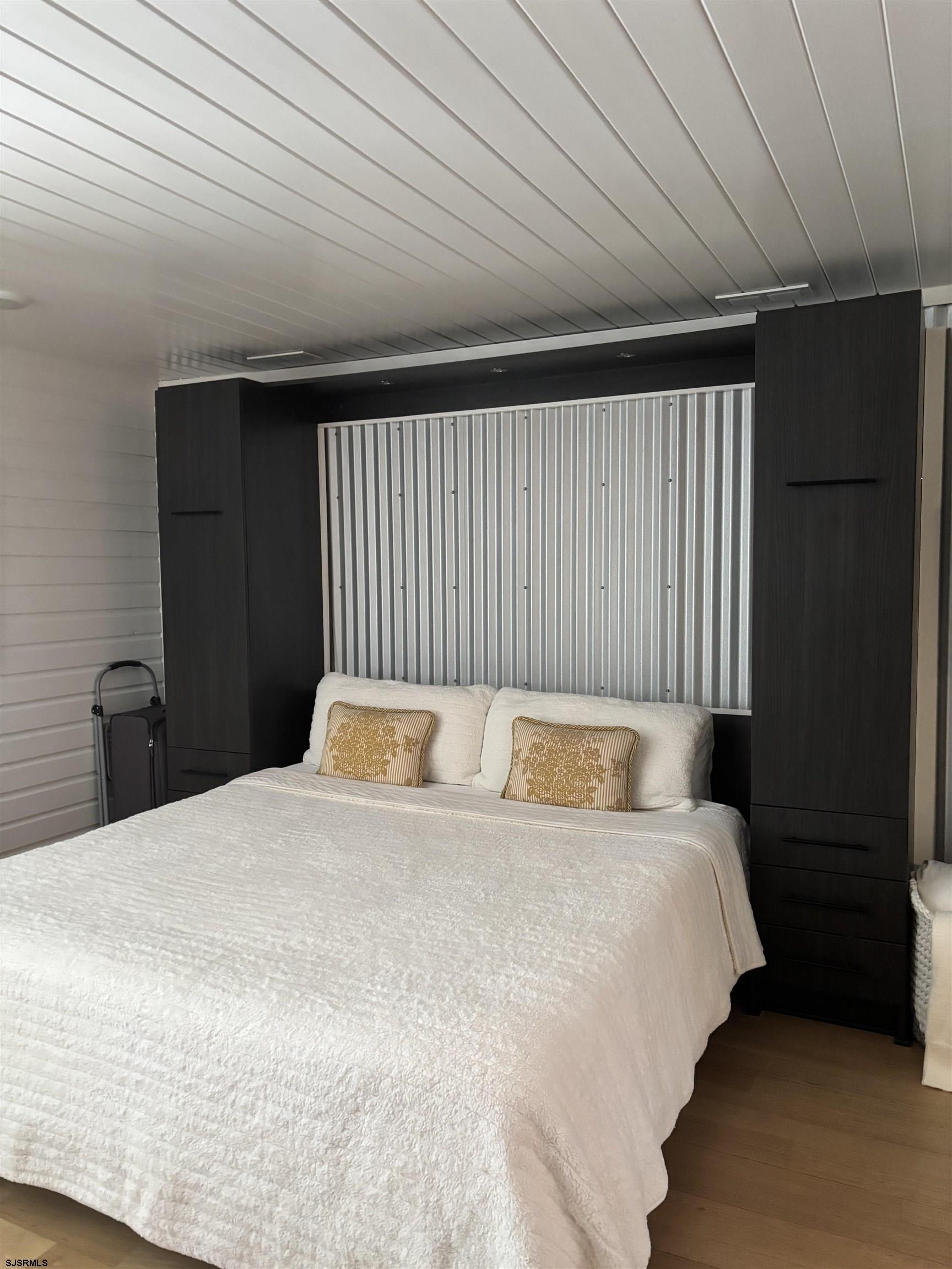 301 Harbour Cove Unit: 301