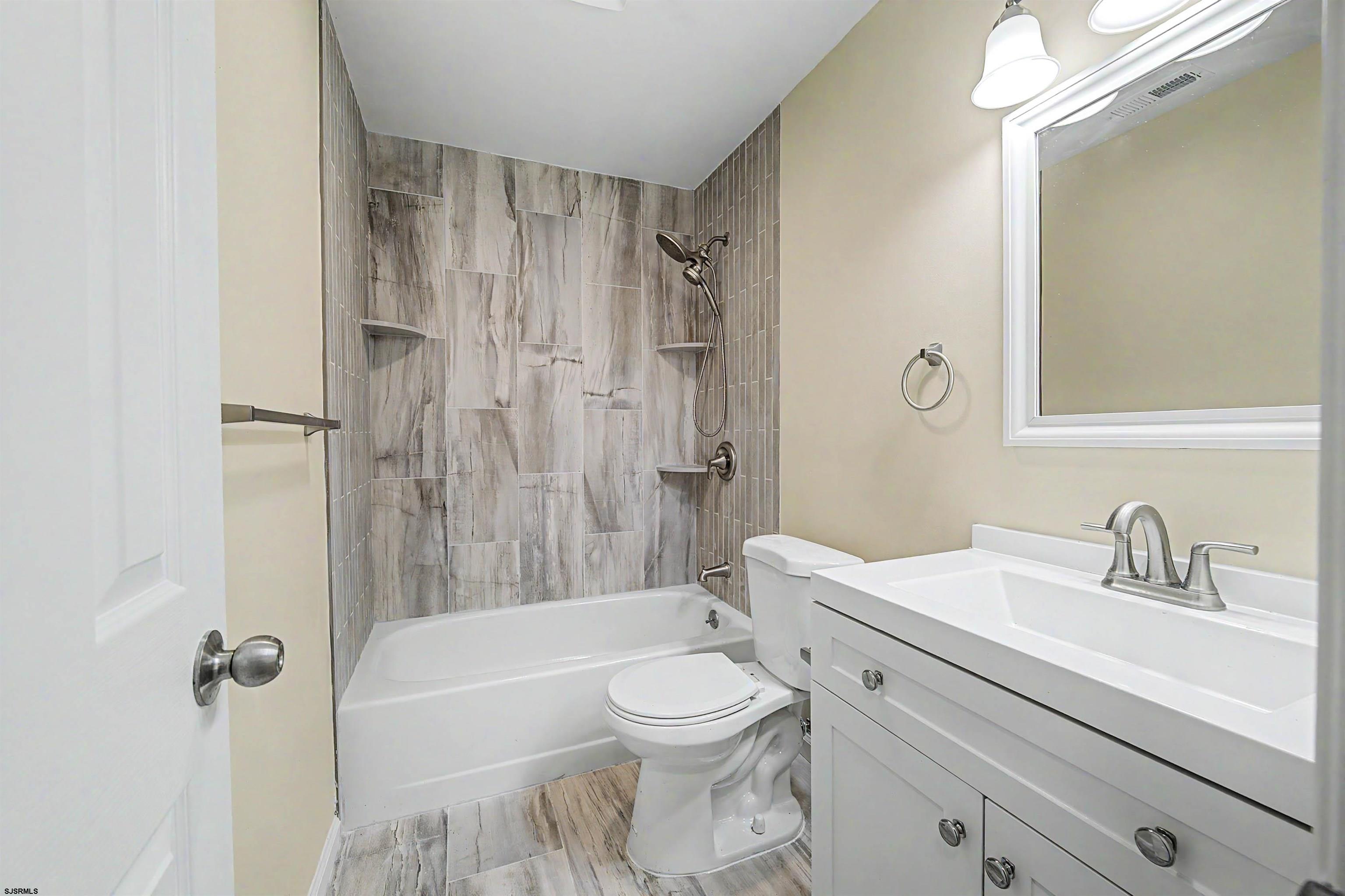 3211 Juniper Ct Unit: 3211