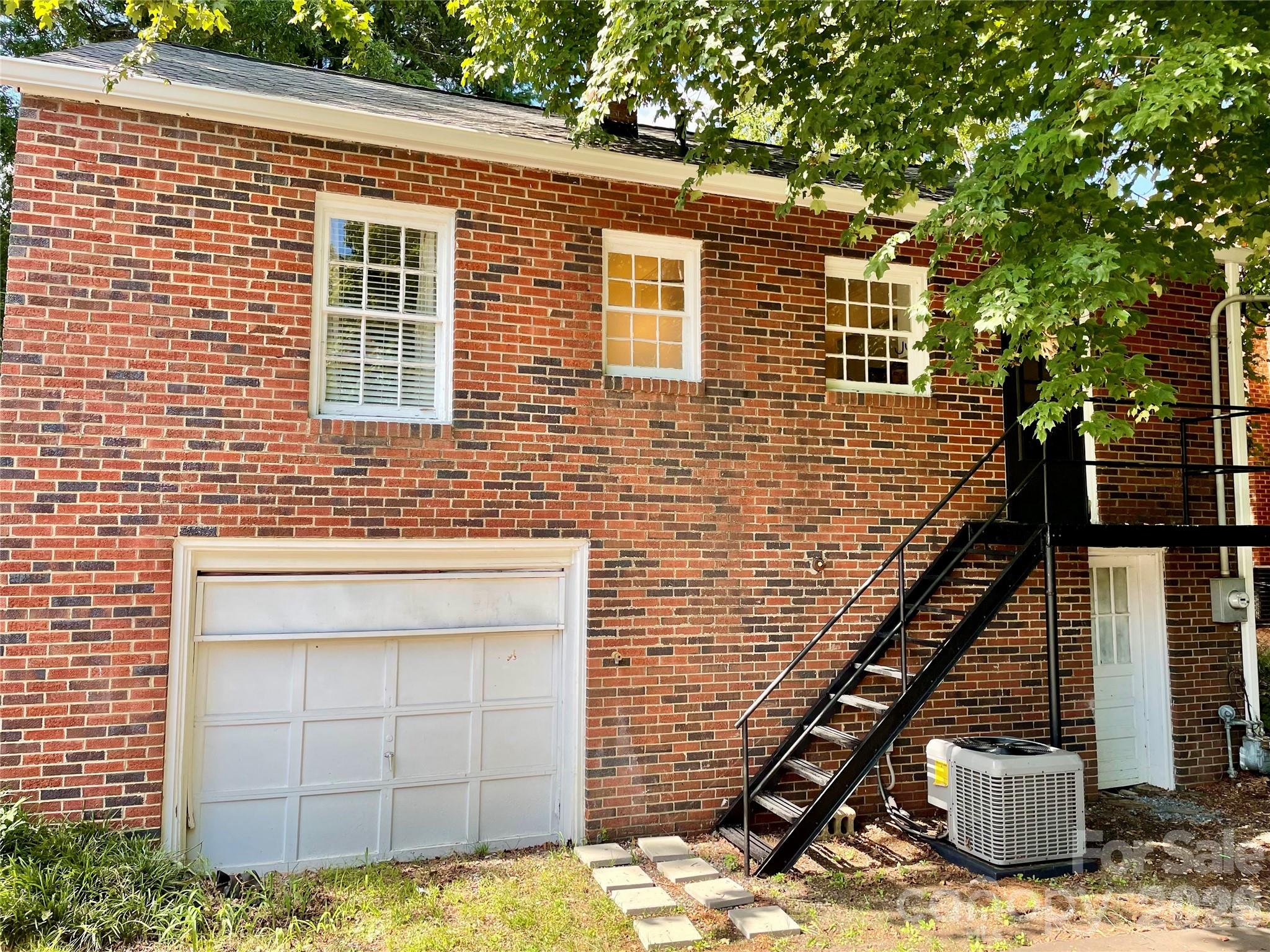 652 Davie Avenue