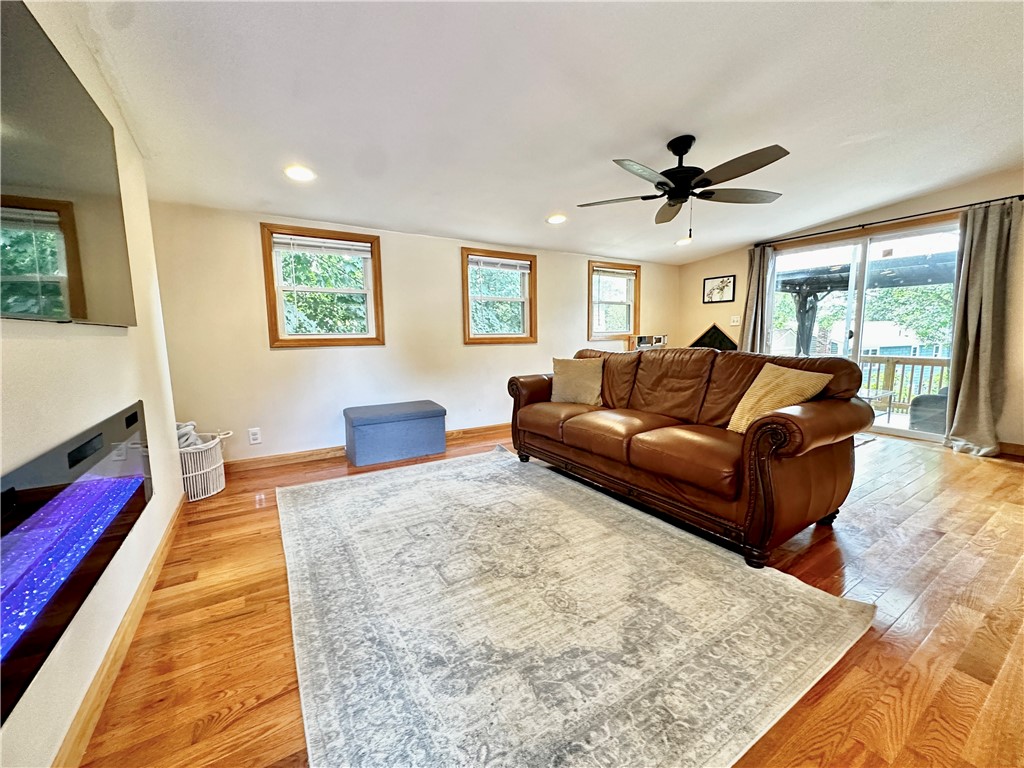 2 Hopkins Court