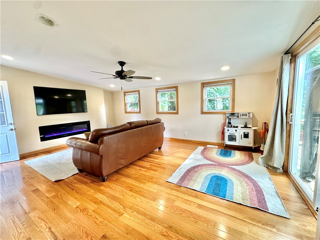 2 Hopkins Court