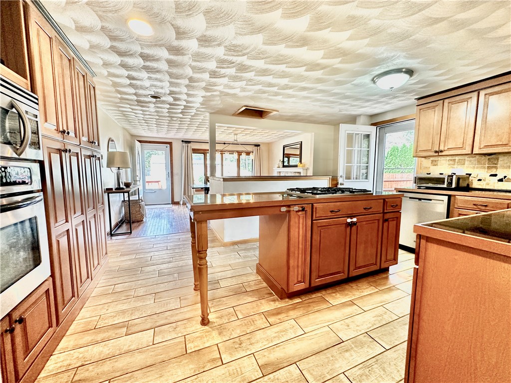 2 Hopkins Court