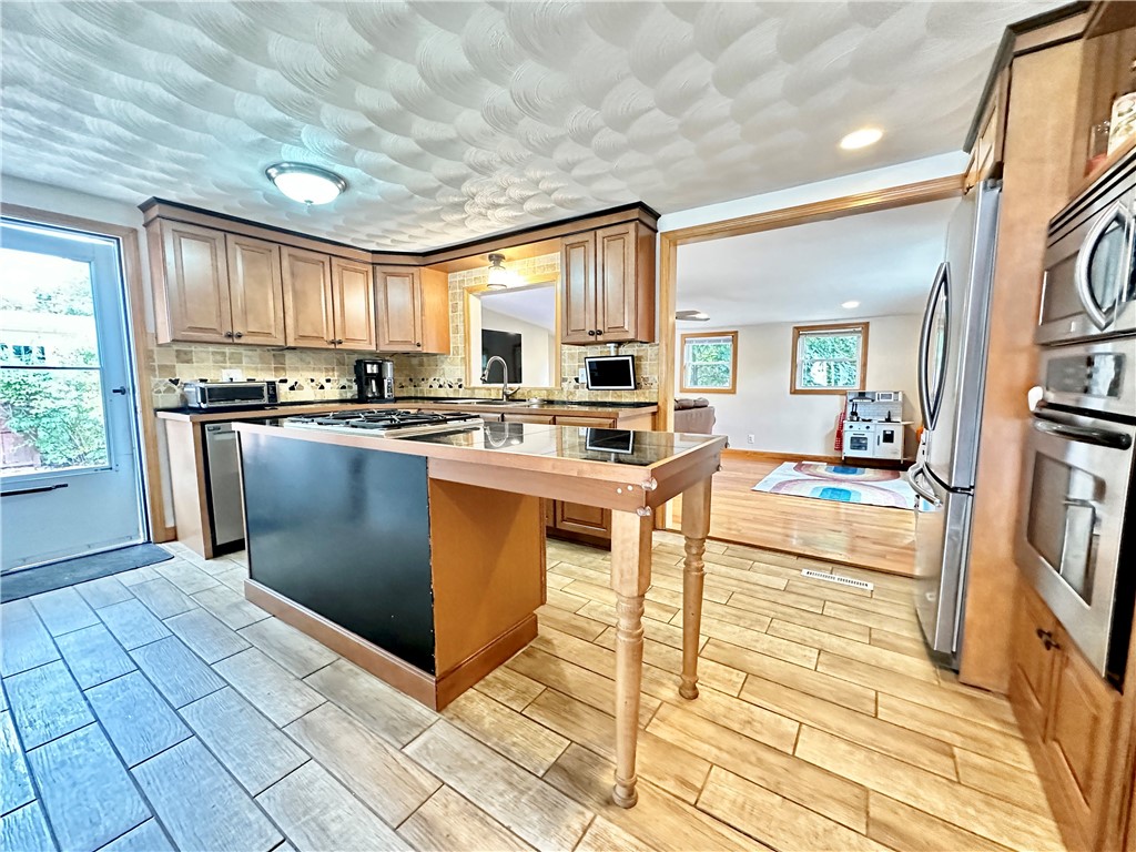 2 Hopkins Court