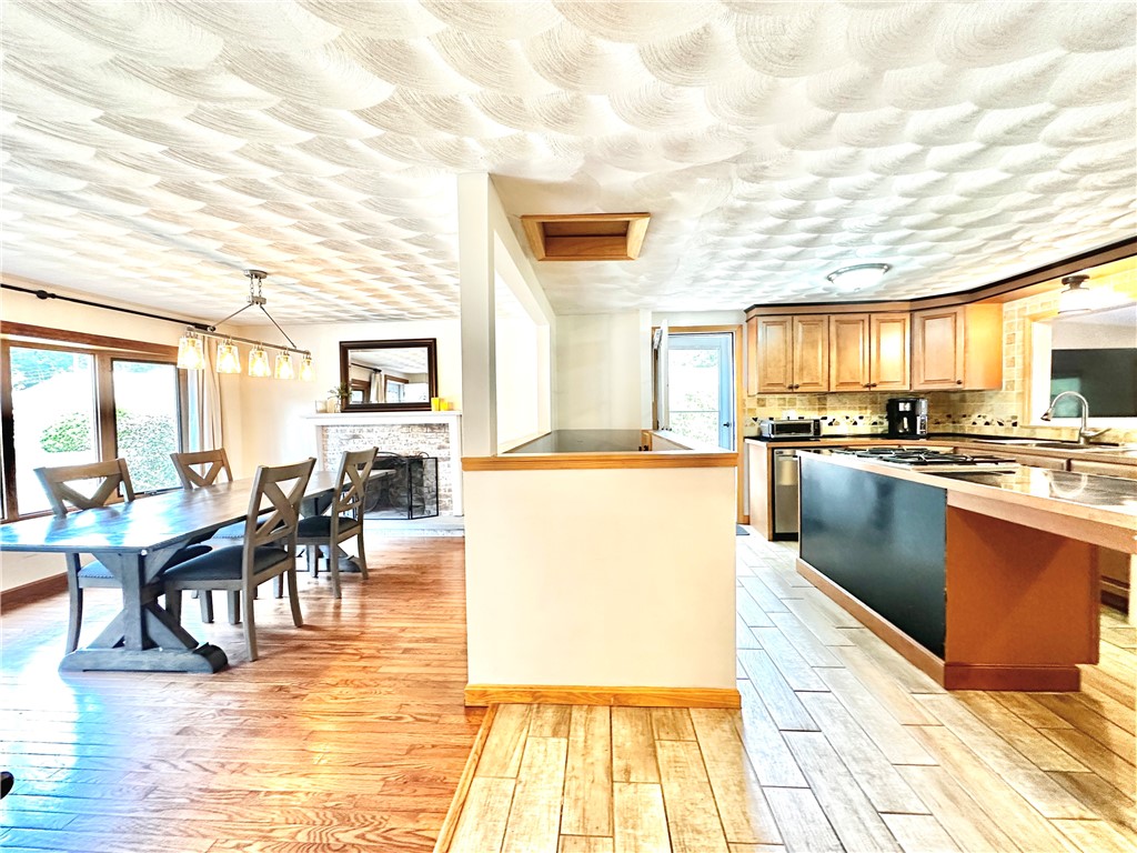2 Hopkins Court