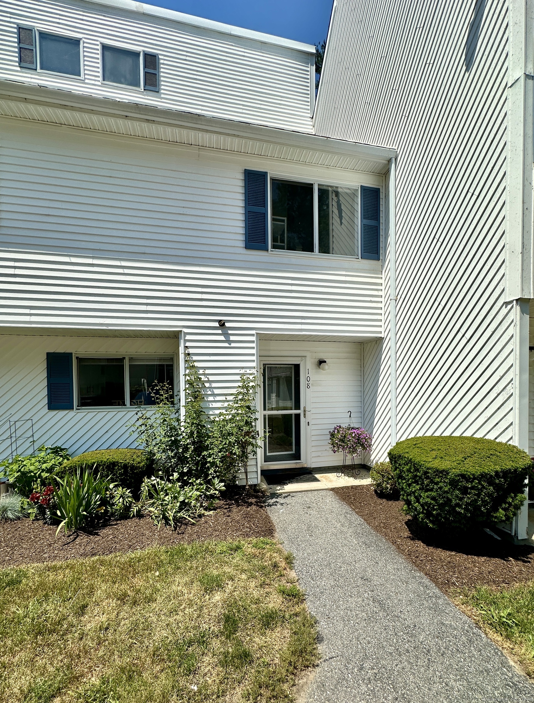 63 Perry Street 108
