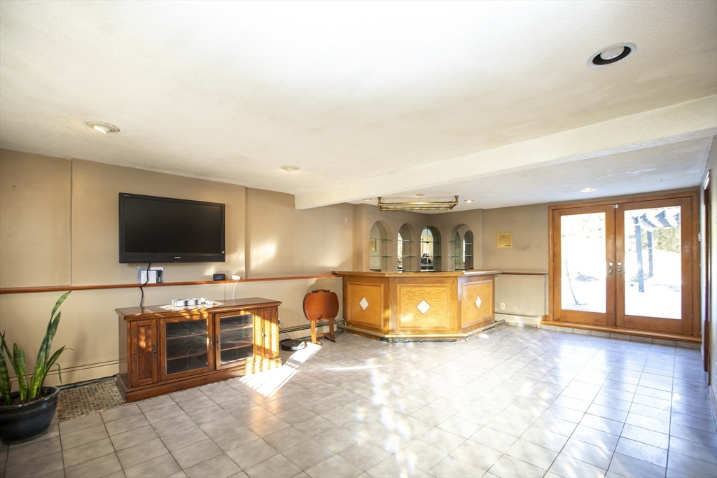 795 Old Warren Rd