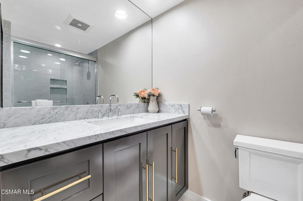 800 W 1st Street 1405