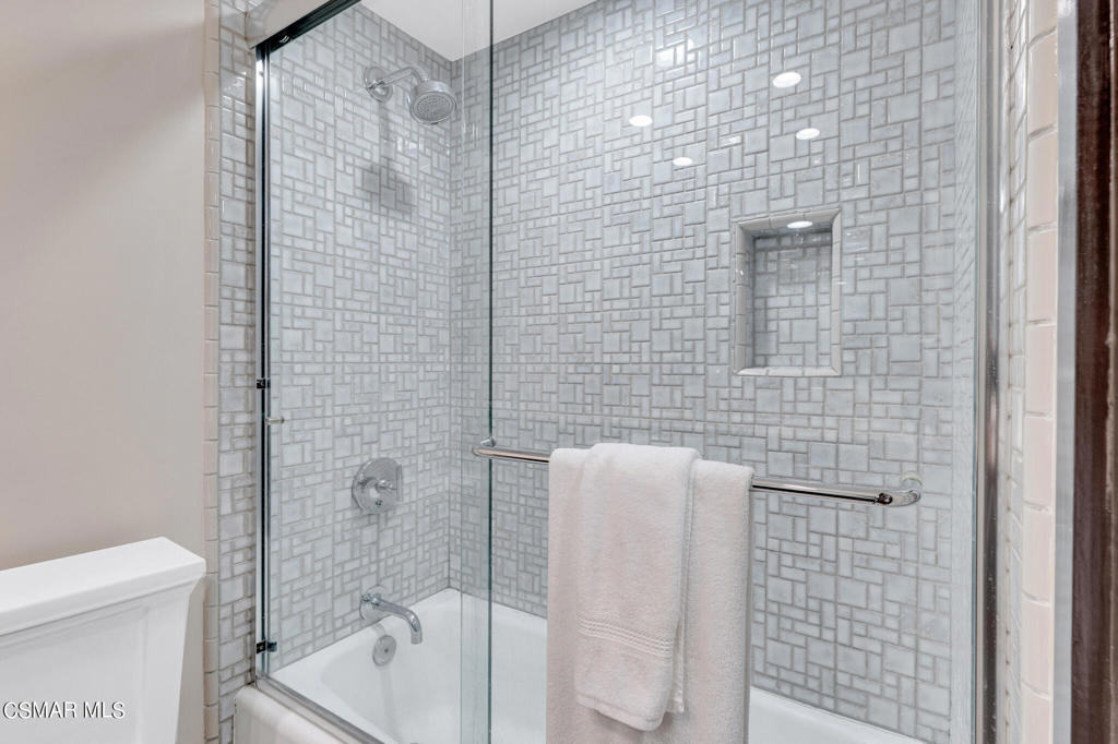 800 W 1st Street 1405