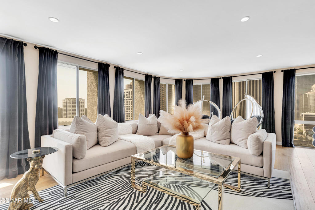 800 W 1st Street 1405