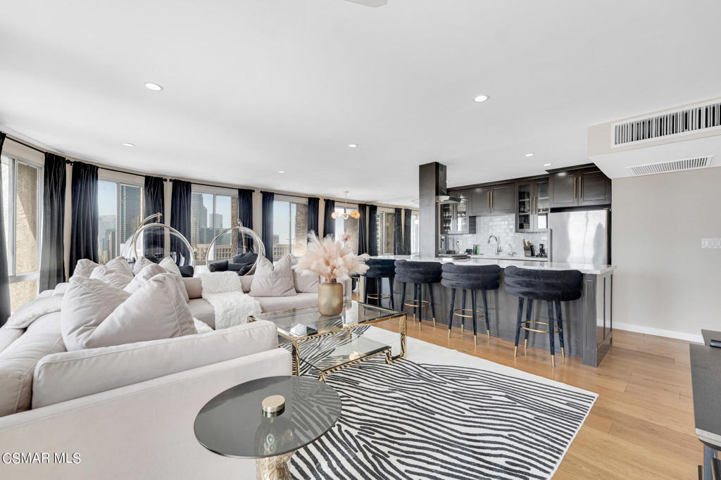 800 W 1st Street 1405