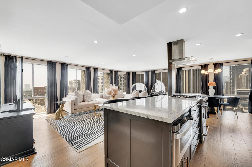 800 W 1st Street 1405