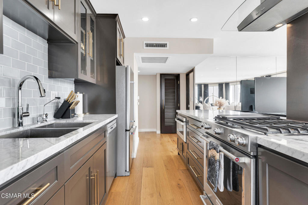 800 W 1st Street 1405