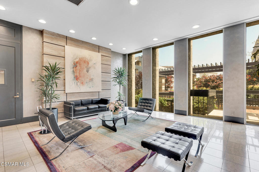 800 W 1st Street 1405