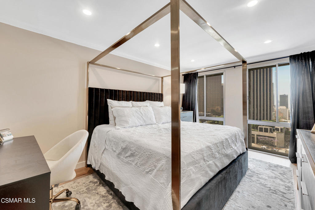 800 W 1st Street 1405