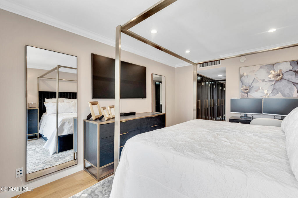 800 W 1st Street 1405