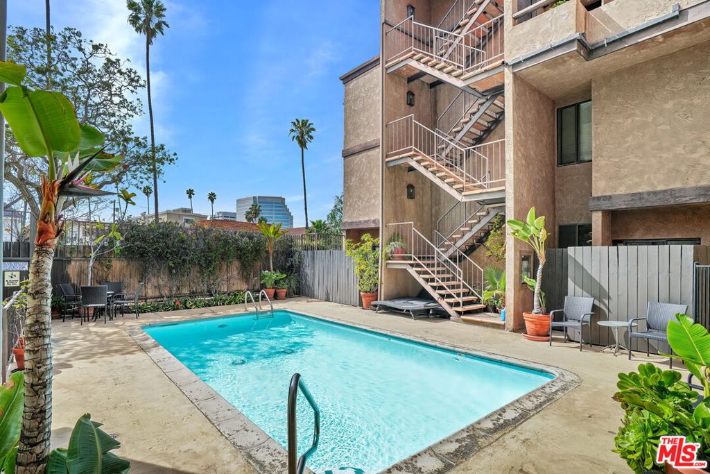 1328 S Bundy Drive 15