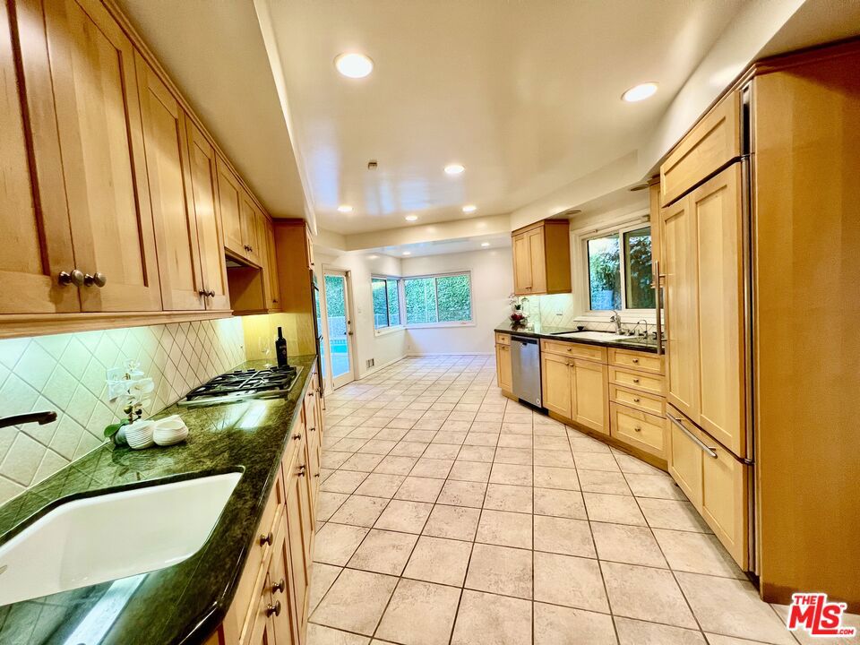 1008 Westholme Avenue