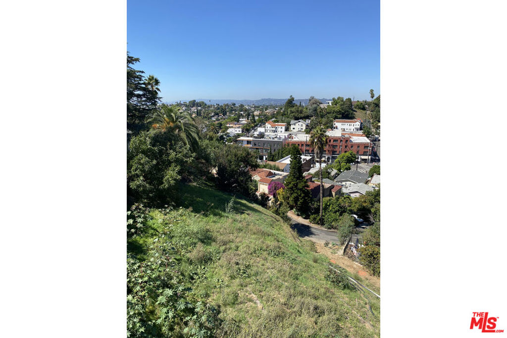 1542 N Parmer Avenue