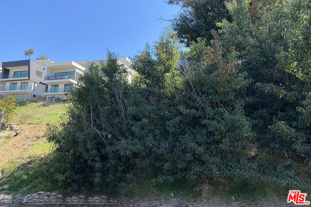 1542 N Parmer Avenue