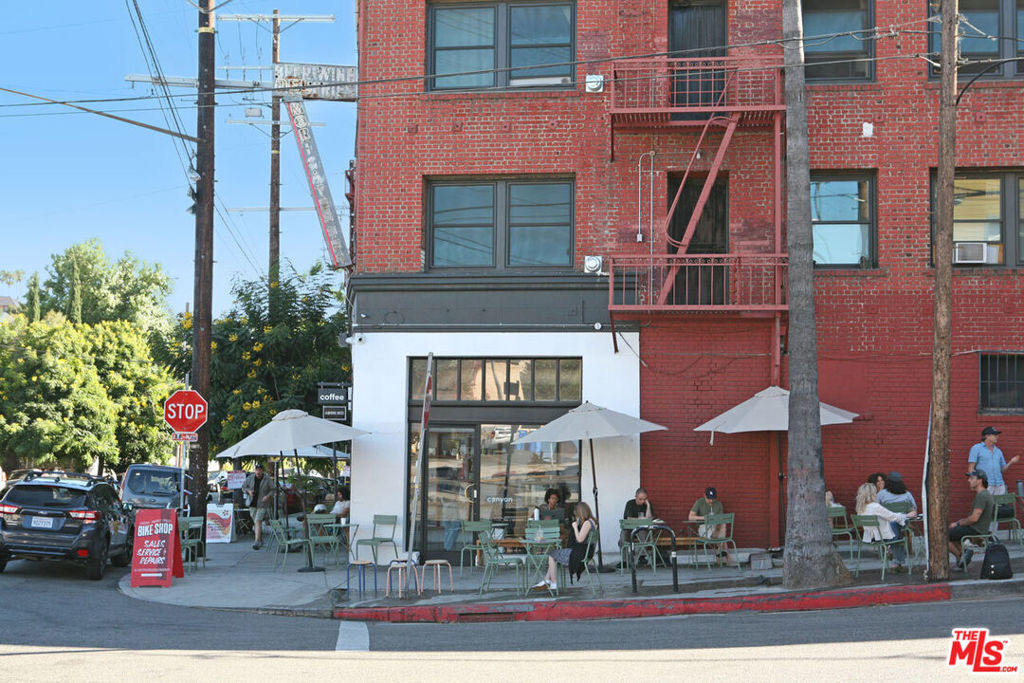 1542 N Parmer Avenue