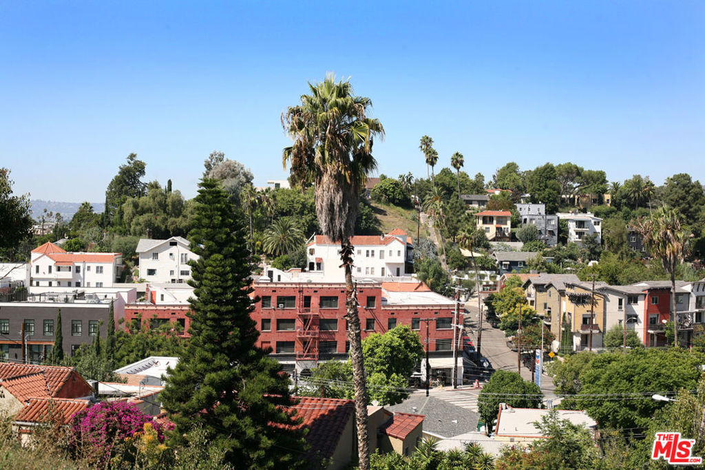 1542 N Parmer Avenue