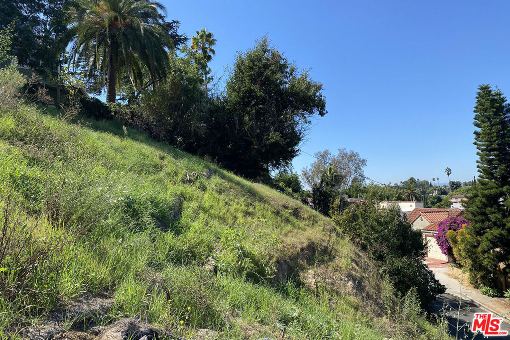 1542 N Parmer Avenue