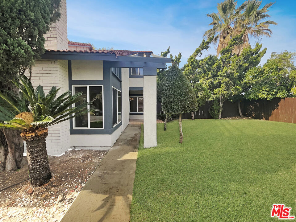 1519 Hedgepath Avenue