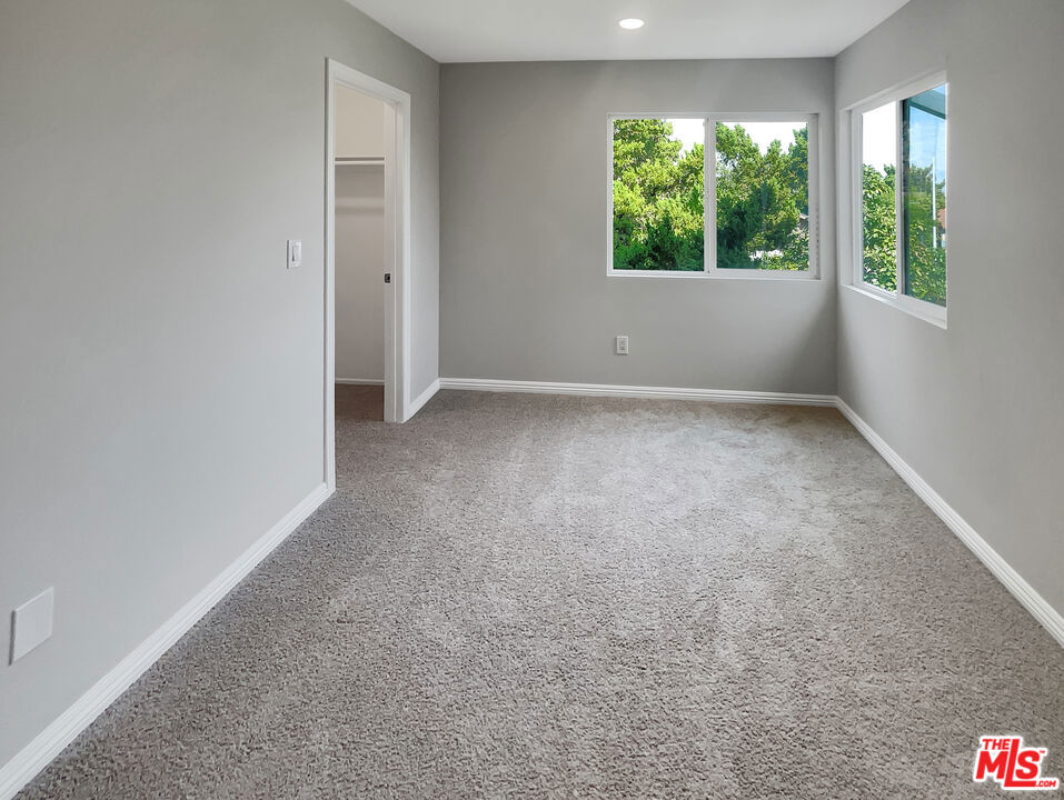 1519 Hedgepath Avenue